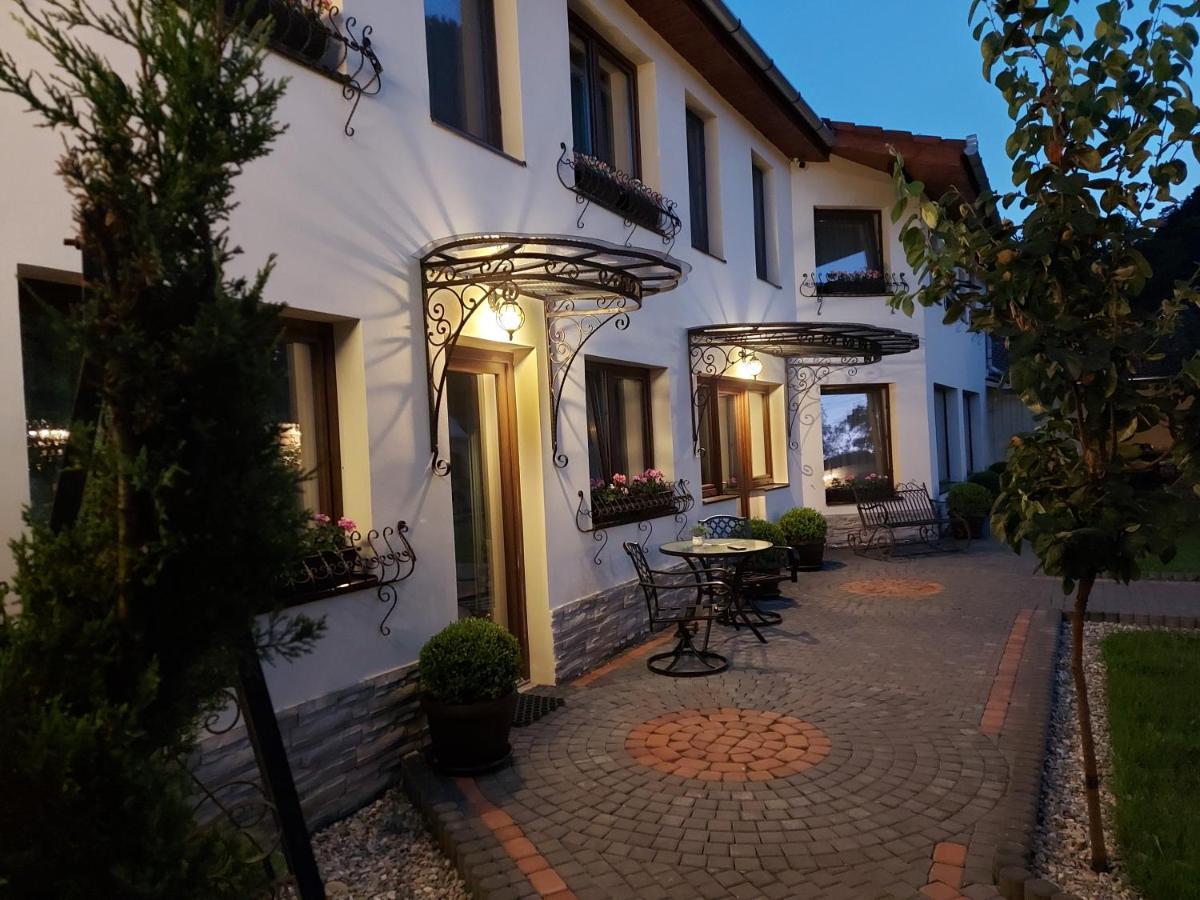 Hotel Conacul Poetilor Gura Rîului Esterno foto
